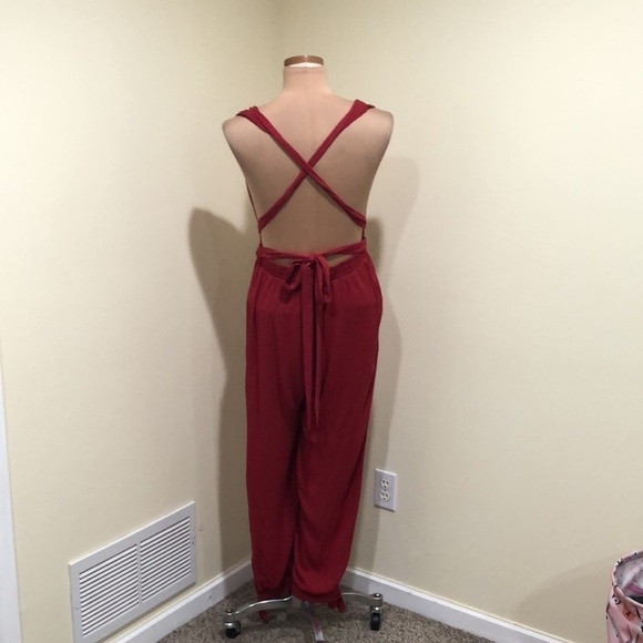 Lulu’s Lolinda Jumpsuit Size Large Red Open Back Plunge V-Neck - Picture 6 of 11